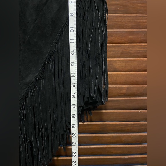Black Suede Skirt w fringe, fully lined, 26 inch waist.Made in 🇺🇸 Boho/Cowgirl - Picture 7 of 11